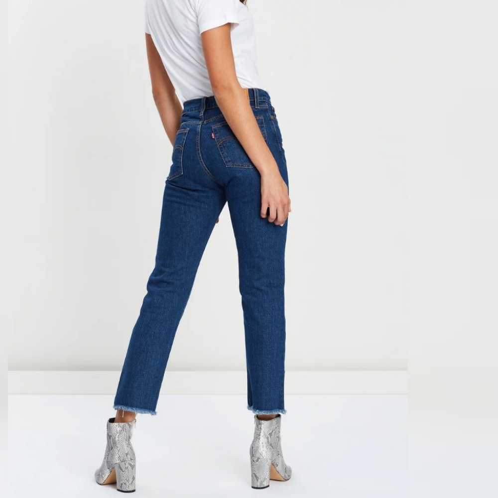 Levi’s Premium Wedgie Straight Leg in Below the Belt Dark Indigo Wash NWT - Picture 8 of 13